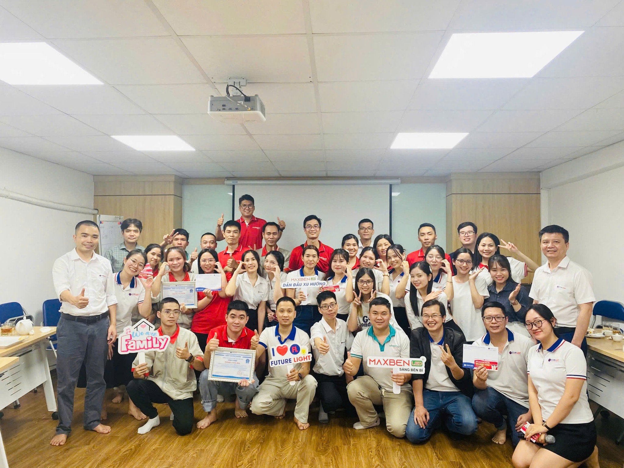 FUTURE LIGHT – 13 NĂM MỘT HÀNH TRÌNH RỰC RỠ